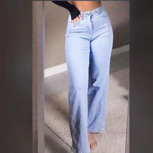 Vida jeans från Madlady i storlek 36 och har inte använt den så många gånger därför vill jag sälja den Original priset är 549kr pluss frakten men säljer den för 300kr priset kan diskuteras 
