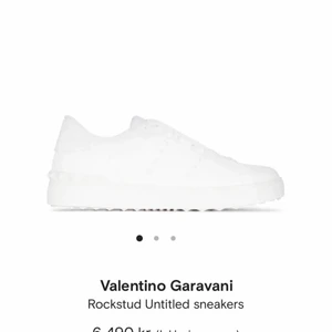 Valentino  - Funderar på att sälja mina Valentinos jag köpte i somras, passar 37 och ser oanvända ut, skickar bilder vid intresse💖💖💖💖 nypris 6490