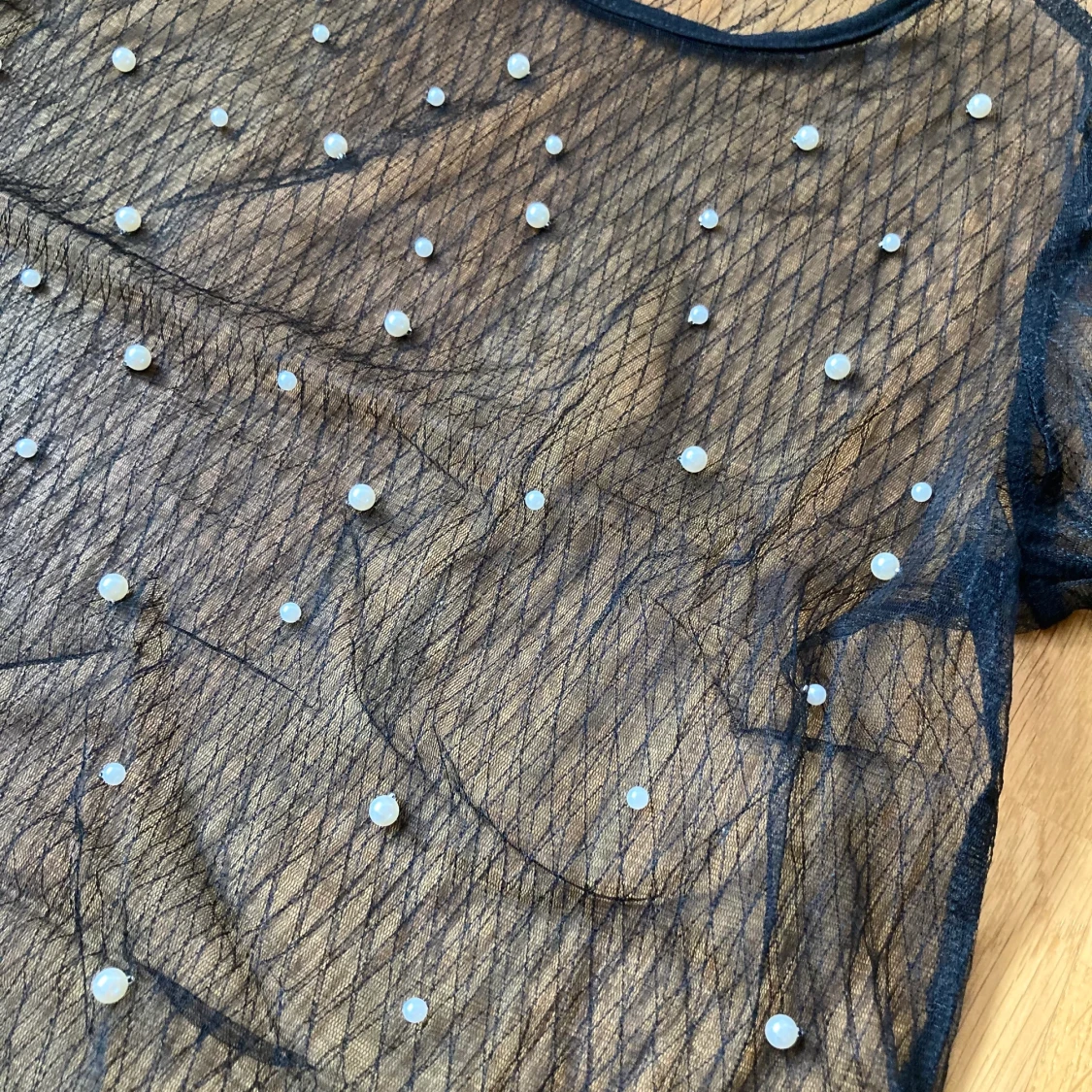 NY Söt topp i mesh med pärlor i storlek S - 90