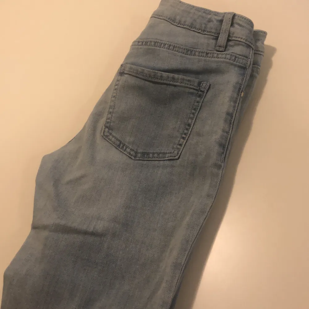 Supersköna byxor för bara 80kr. Köpte de för 200kr på rea.. Jeans & Byxor.