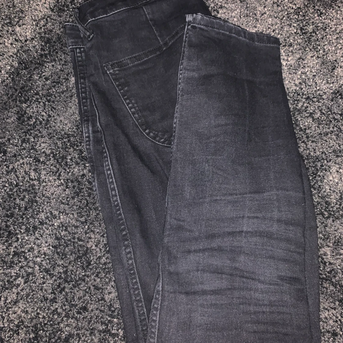 svarta jeans