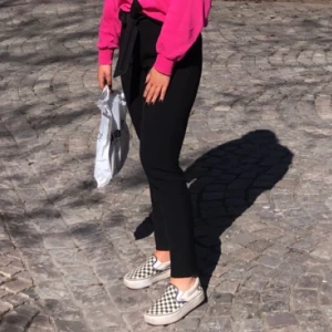 Kostymbyxor - Säljer dessa kostymbyxor från Mq med medföljande bälte som man kan välja att använda eller inte. Inköpte för 900kr