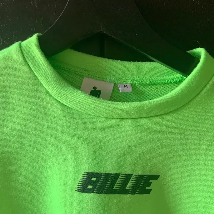 Jätte fin Billie Eilish t-shirt❤️men säljer pga ingen användning längre, köpte den här på plick💕köparen står för frakten💕. Tröjor & Koftor.