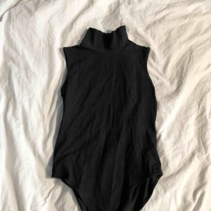  - Svart Bodysuit! Aldrig använd! 40kr frakt eller mötas upp i Stockholms innerstad ♥️🌹