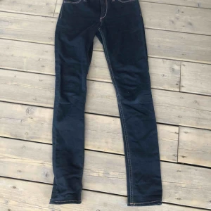 - Jeggings/jeans Mörkblåa.