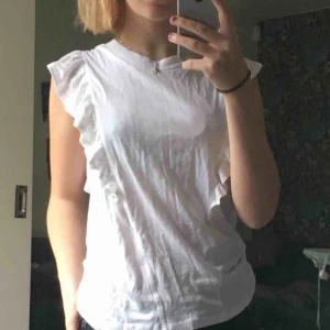  - Jätte fin t-shirt från monki🦋 Oanvände!