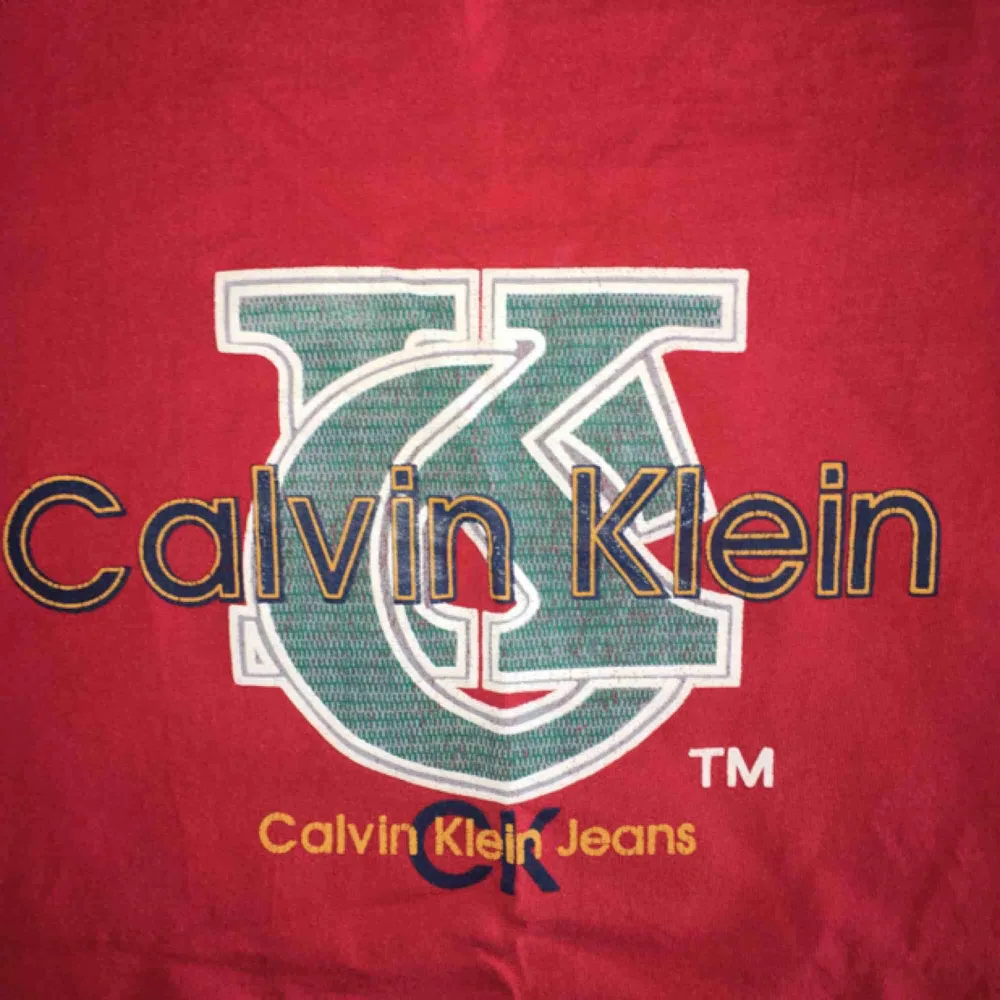 Vintage Calvin Klein tisha i fin skick. T-shirts.