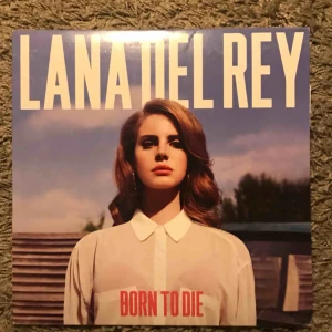  - Lana Del Rey - Born to die vinyl. Möts upp i stockholm.