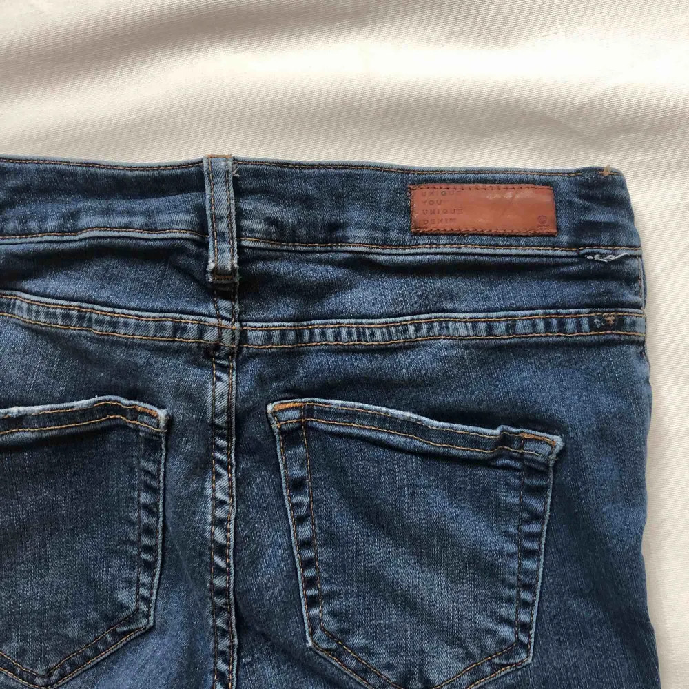 - Skinny jeans från Cubus - ”High waist Hannah” - Mörkblå - Stretch  - Stuprör  - 92% bomull, 6% polyester, 2% elastane . Jeans & Byxor.