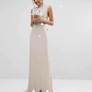  - Balklänning/ brudtärna från Asos tall brand! Jag är 180cm och den är lite uppsydd så att den passar med klackar