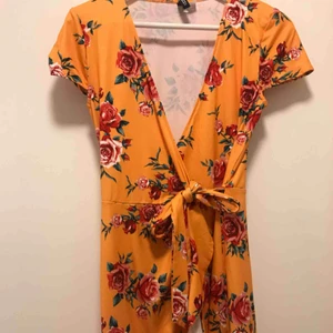  - Klänning från HM. Toppen skick! Använd 2 ggr