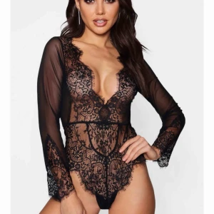  - Jättefin body, aldrig använd pga fel storlek! görs inte rättvis på bilderna...:( Hämtas i Gävle eller fraktas, fraktavgift tillkommer🌸