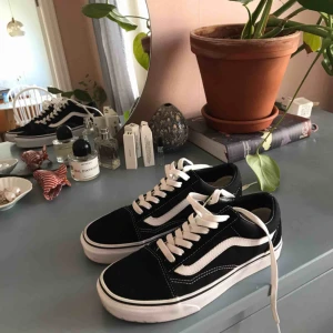  - Vans i strl 37 använda två ggr = felfritt skick 