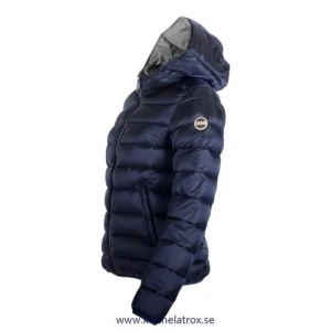  - Kollar om det finns något intresse för min marinblåa Colmar jacka. Superfin och i nyskick. Storlek 44 som motsvarar M.  Nypris: 4999kr  Jag skickar gärna bilder vid intresse! 