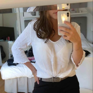  - Vit blus, använd 3 gånger