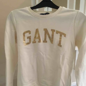  - Fin vit gant tröja. Använd fåtal gånger.  