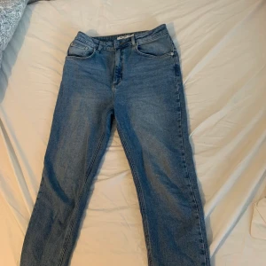 NAKD jeans strl 40/M - Super fint skick ,haft sen i slutet av sommaren o använt den ca 5 ggr pris kan diskuteras