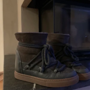 INUIKII skor  - säljer ett par inuikii skor, jättesnygg färg! Inte använda så mycket, bra skick. Storlek 36 men om du har storlek 37 kommer dem garanterat passa. 