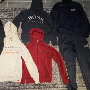 Märkeskläder  - 1200kr för allt. Alla är mellan S-M Skriv om du är intresserad. Pris kan diskuteras