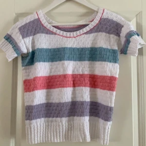 Ball tröja - stickad tröja som jag köpt på en vintage-butik, står ingen storlek men jag har storlek s och den sitter som en smäck på mig🥰 ✨💫🤍