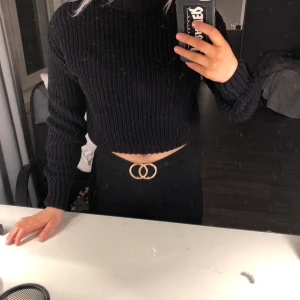 Stickad tröja - Stickad tröja från H&M i storlek XS säljes, passar även för en person med storlek S. Sticks ej!😁