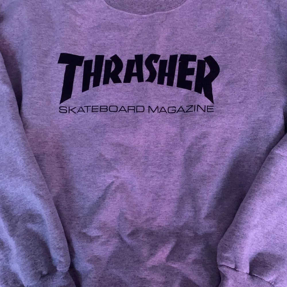 Säljer nu min thrasher sweatshirt, använt kanske 3 gånger men inte min typ av tröja. Den är verkligen i gott skick och helt felfri.. Hoodies.