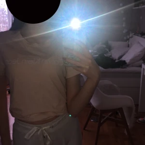 calvin klein t-shirt storlek S - säljer en calvin klein t-shirt i storlek S passar även xs som är helt oanvänd. pris kan diskuteras vid snabbaffär. köpt för 399kr