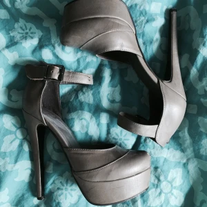  - Från Nelly, lite slitna men grymt snygga och sköna! 