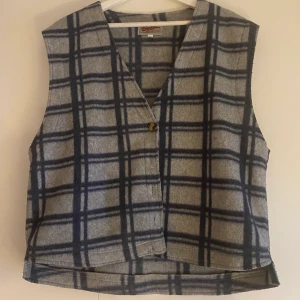 Väst Flis - Väst i Flismarerial. Oversize. Köpt för 250kr