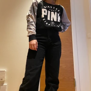 SWEATSHIRT PINK  - Sweatshirt från Victorias secret🌸 passar XS/S/M/L beroende på hur oversize man vill ha den!