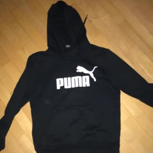 Puma hoodie storlek S - En skön hoodie som sitter bra ifall du är runt 170cm