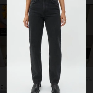 Jeans Weekday - svarta jeans från weekday, modellen heter voyager. Storlek 28/30, använda fåtal ggr och tvättade en gång 