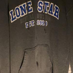 Säljer en Lone star vintage hoodie då den inte kommer till användning. Bra skick! 300kr eller bud!
