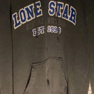 Vintage hoodie - Säljer en Lone star vintage hoodie då den inte kommer till användning. Bra skick! 300kr eller bud!