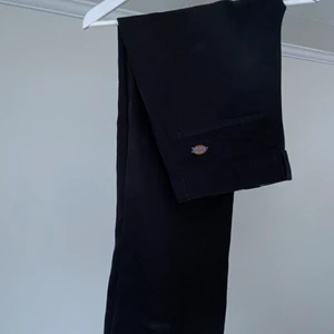 Svarta dickies byxor - Skejtat i de så det är lite slitna men inga hål & sköna