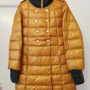 Vinterjacka - Jackan är i bra skick, har använd 3-4 gånger. Nu är det små för mig. 