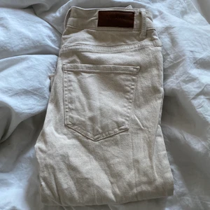 Beiga jeans - Ett par jättefina jeans som passar fint till våren!☺️