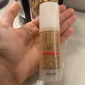 Benefit foundration - Aldrig använd, köpt från sephora, färgen är ljus begie