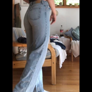 Vida jeans från monki! - Ett par jättefina jeans som tyvärr har blivit för små för mig. De sitter så fint och bekvämt! 