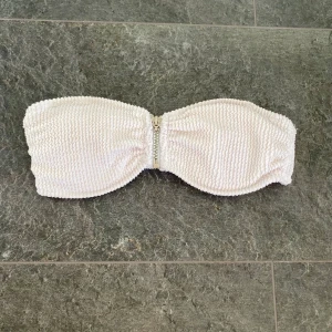 Bikinitopp - Fin vit bikinitopp. Fri frakt🤍