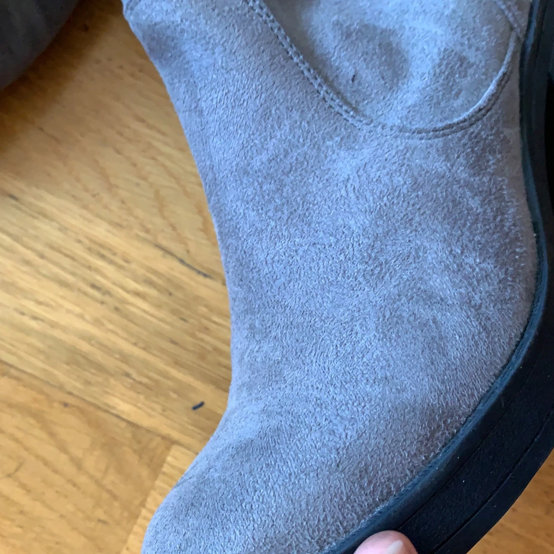 Höga gråa stövlar 37 - 91