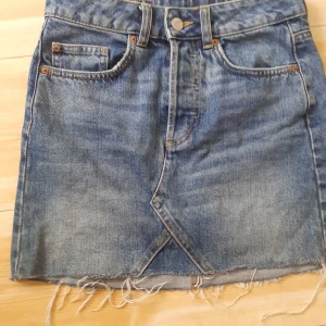 Jeanskjol super snygg aldrig använd  - Helt nytt skick inga fläckar eller hål!💕😍😍😍😍