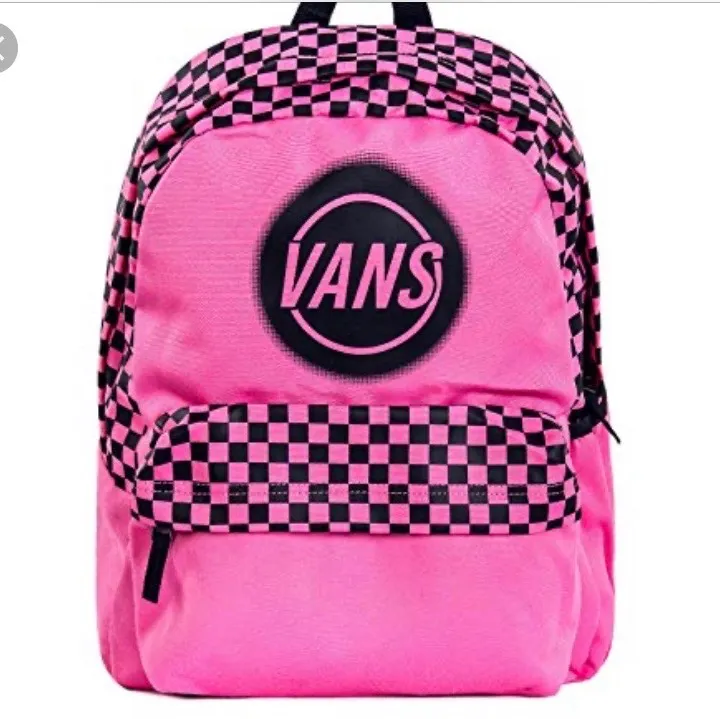 Intressekoll på min rosa vans ryggsäck är i bra skick/skicka för fler bilder och om du är intresserad  säljer om jag får ett bra pris:)  . Väskor.