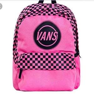Vans ryggsäck  - Intressekoll på min rosa vans ryggsäck är i bra skick/skicka för fler bilder och om du är intresserad  säljer om jag får ett bra pris:)  