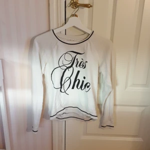 Tröja med glitter text 💖 - Använd fåtal gånger, fint skick💖