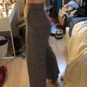 River Island - Plagget passar lika väl på en 34 som en 38. Då jag var en 34 när plagget köptes på butik i Stockholm, nu är jag 38 och plagget sitter väldigt bra! Säljs av den enkla anledningen att dom inte har kommit till användning och heller inte kommer göra de. 🦋💞🥰