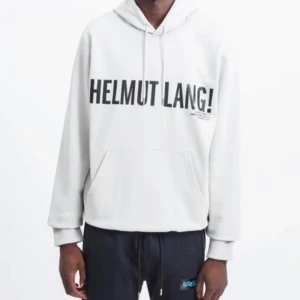 Helmut Lang Exclamation hoodie  - 1000kr eller högsta bud! Köpte för 2000kr på rea. Använt ett fåtal gånger så skick 8/9 av 10. Inga fläckar eller hål osv. Har hållit hur bra som helst i tvätten. 
