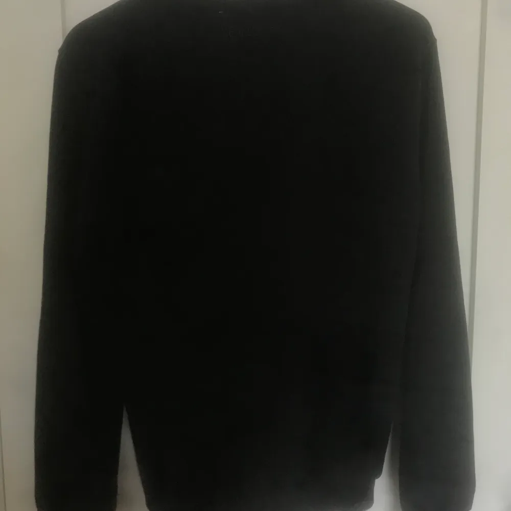 Här är en kenzo tröja i storlek S den passar M också och vill sälja den för har tröttnat på den. Tröjor & Koftor.