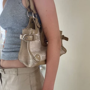 Väska  - Säljer för att använder inte längre, bra skick, pris går att diskuteras, möts i Sthlm innerstad annars står köparen för frakt 😊