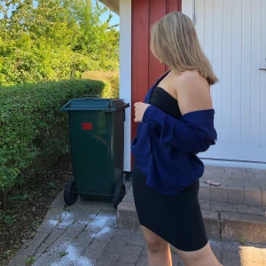 Stickad tajt kjol - Stickad/Ribbad kjol från Zara, som ny. Personen på bilden har storlek S. Frakt tillkommer💕